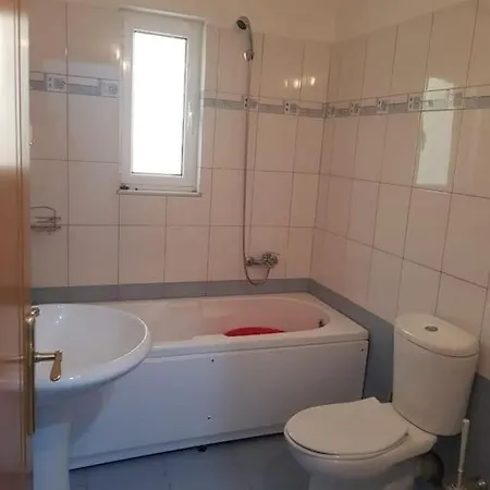 Jurgen -yellow Flat Apartment Sarande